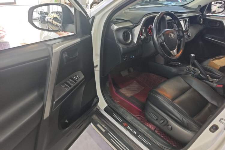 Used Toyota RAV4 2018 2.5L Automatic 4x4 Elite i Edition Driver Seat