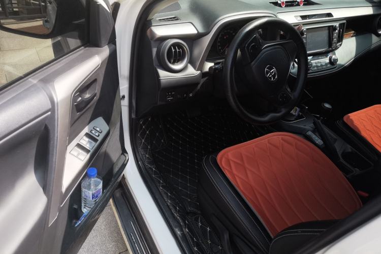 Used Toyota RAV4 2018 2.0L CVT Two-Wheel Drive Fashion X Edition Driver Seat