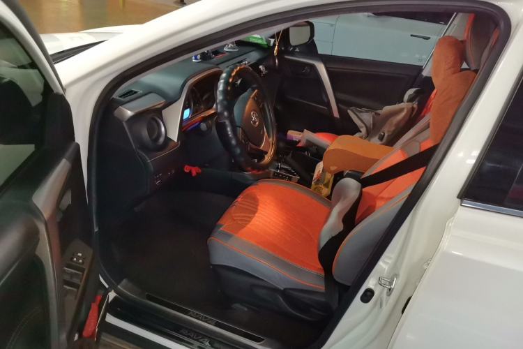 Used Toyota RAV4 2018 2.0L CVT Two-Wheel Drive Fashion X Edition Driver Seat
