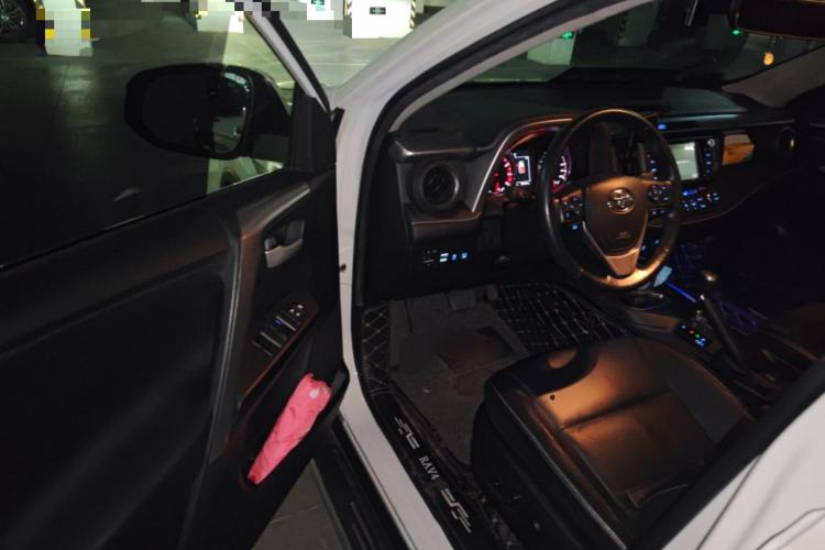 Used Toyota RAV4 2018 2.5L Automatic 4x4 Elite i Edition Driver Seat