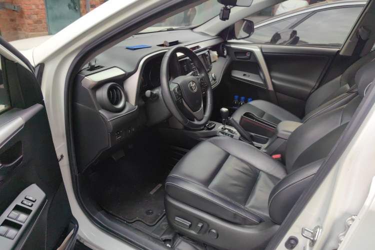 Used Toyota RAV4 2018 2.5L Automatic 4x4 Elite i Edition Driver Seat