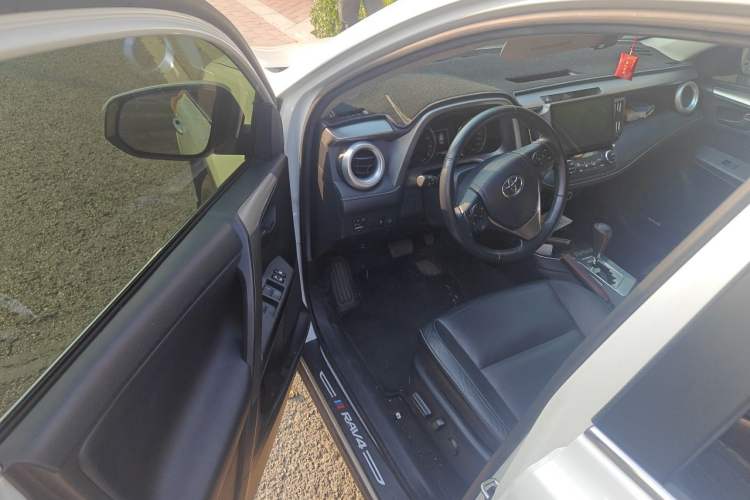 Used Toyota RAV4 2018 2.5L Automatic 4x4 Elite i Edition Driver Seat