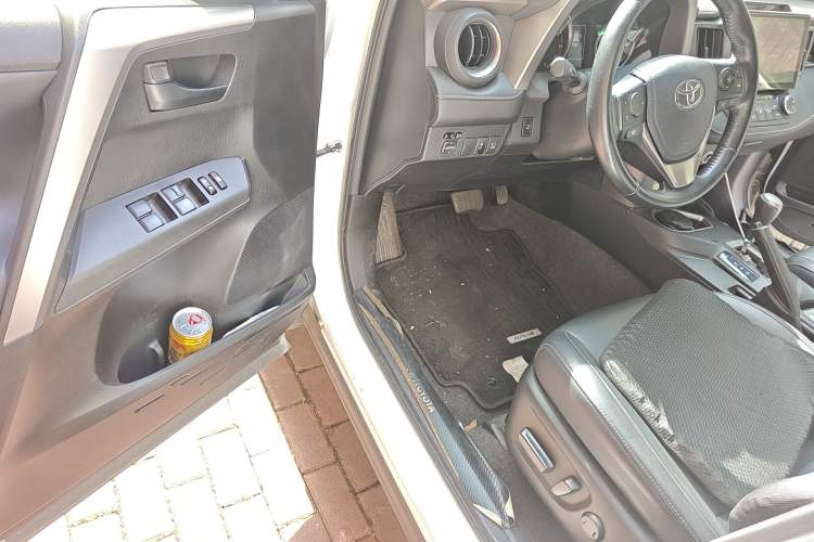 Used Toyota RAV4 2018 2.5L Automatic 4x4 Elite i Edition Driver Seat