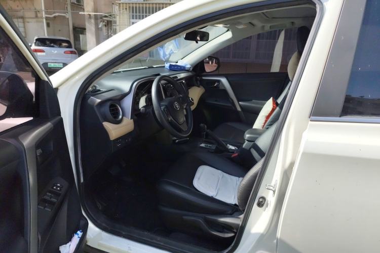 Used Toyota RAV4 2018 2.0L CVT Two-Wheel Drive Fashion X Edition Driver Seat