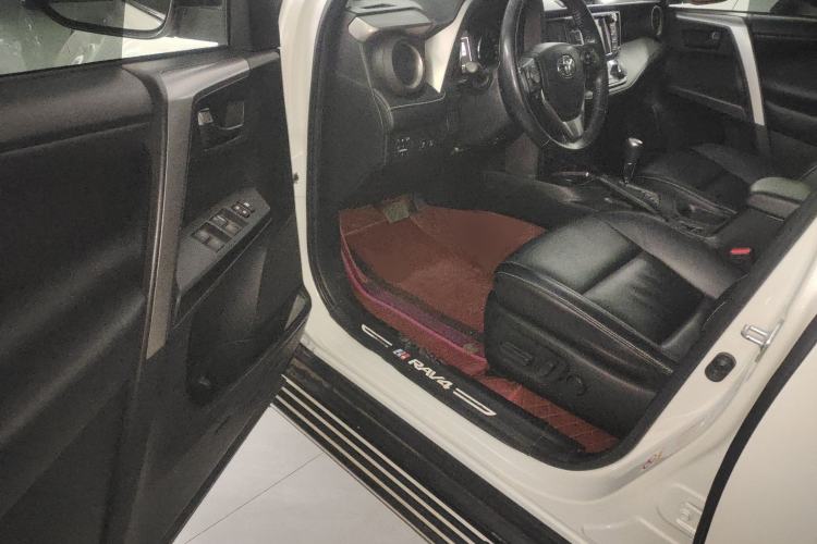 Used Toyota RAV4 2018 2.5L Automatic 4x4 Elite i Edition Driver Seat