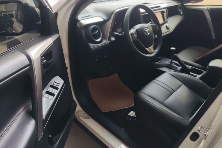 Used Toyota RAV4 2018 2.0L CVT Two-Wheel Drive Fashion X Edition Driver Seat