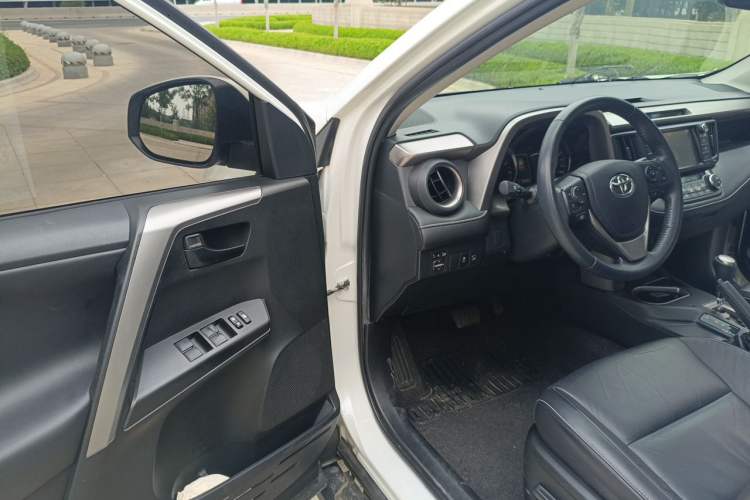 Used Toyota RAV4 2018 2.5L Automatic 4x4 Elite i Edition Driver Seat