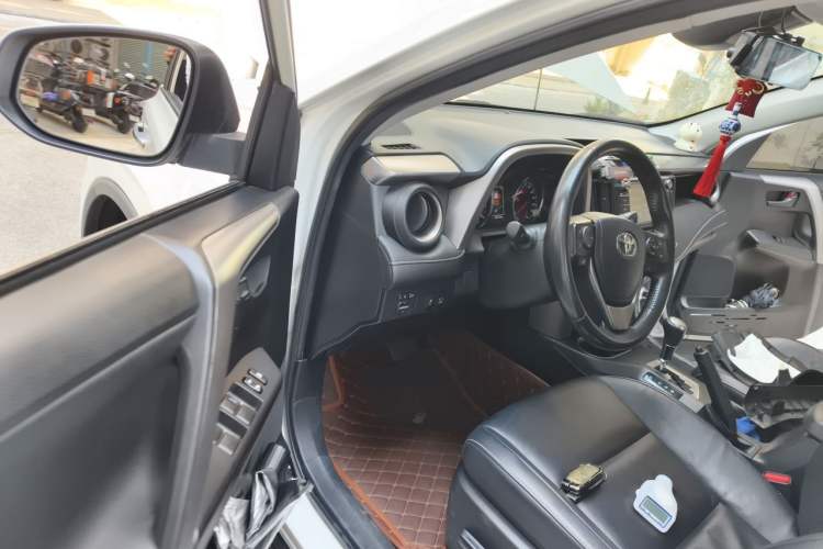 Used Toyota RAV4 2018 2.5L Automatic 4x4 Elite i Edition Driver Seat