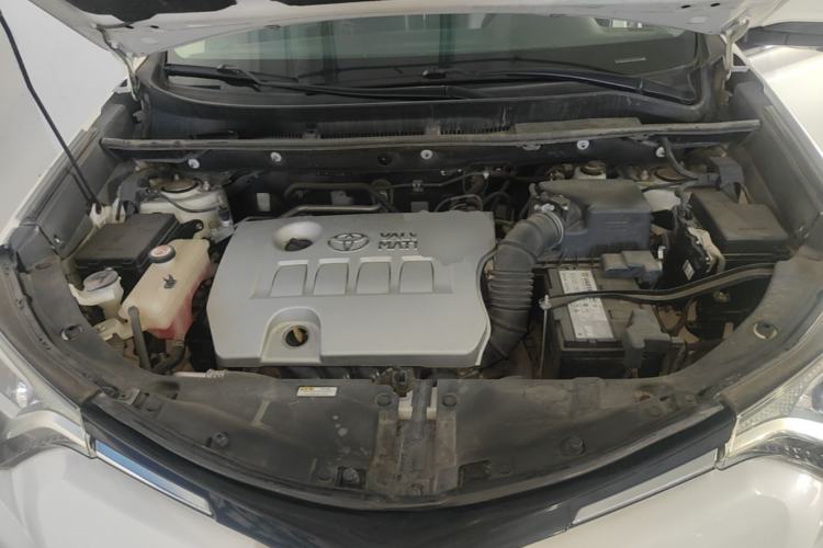Used Toyota RAV4 2018 2.0L CVT Two-Wheel Drive Fashion X Edition Engine Bay