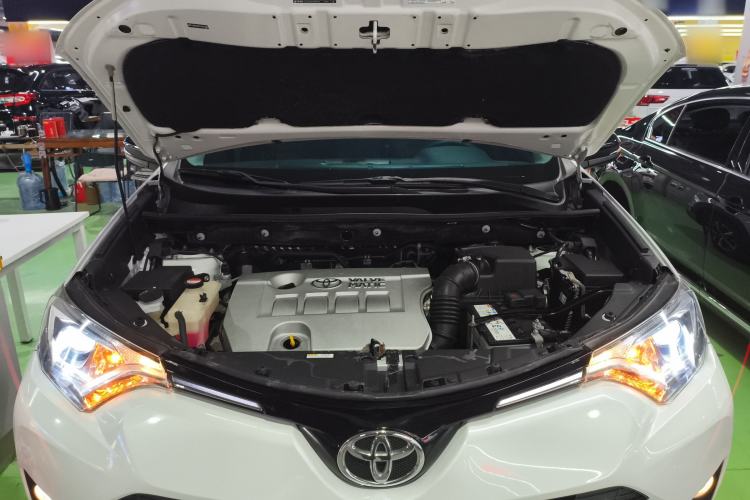 Used Toyota RAV4 2018 2.0L CVT Two-Wheel Drive Fashion X Edition Engine Bay