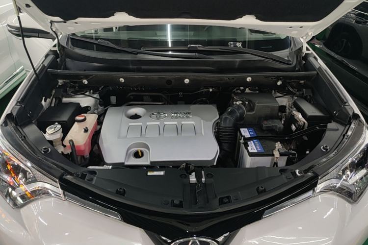 Used Toyota RAV4 2018 2.0L CVT Two-Wheel Drive Fashion X Edition Engine Bay