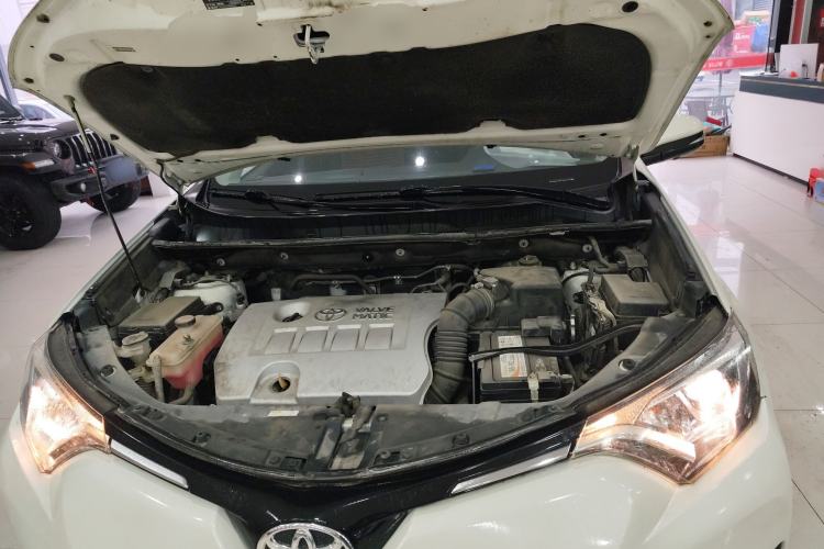Used Toyota RAV4 2018 2.0L CVT Two-Wheel Drive Fashion X Edition Engine Bay