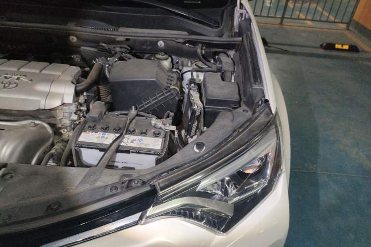 Used Toyota RAV4 2018 2.5L Automatic 4x4 Elite i Edition Engine Bay Left