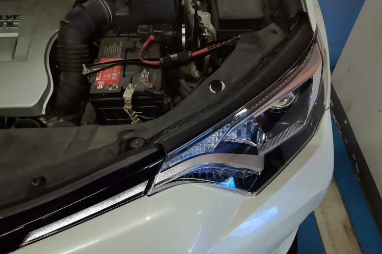 Used Toyota RAV4 2018 2.0L CVT Two-Wheel Drive Fashion X Edition Engine Bay Left