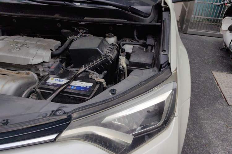 Used Toyota RAV4 2018 2.5L Automatic 4x4 Elite i Edition Engine Bay Left