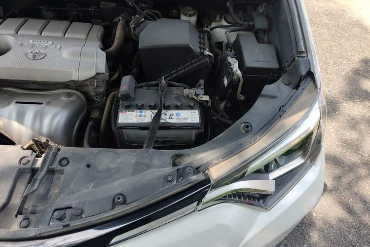 Used Toyota RAV4 2018 2.5L Automatic 4x4 Elite i Edition Engine Bay Left