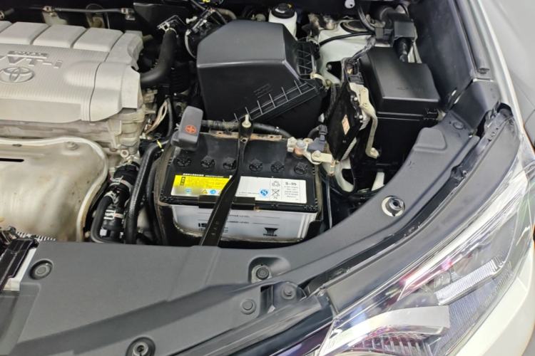 Used Toyota RAV4 2018 2.5L Automatic 4x4 Elite i Edition Engine Bay Left