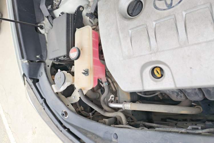 Used Toyota RAV4 2018 2.0L CVT Two-Wheel Drive Fashion X Edition Engine Bay Right