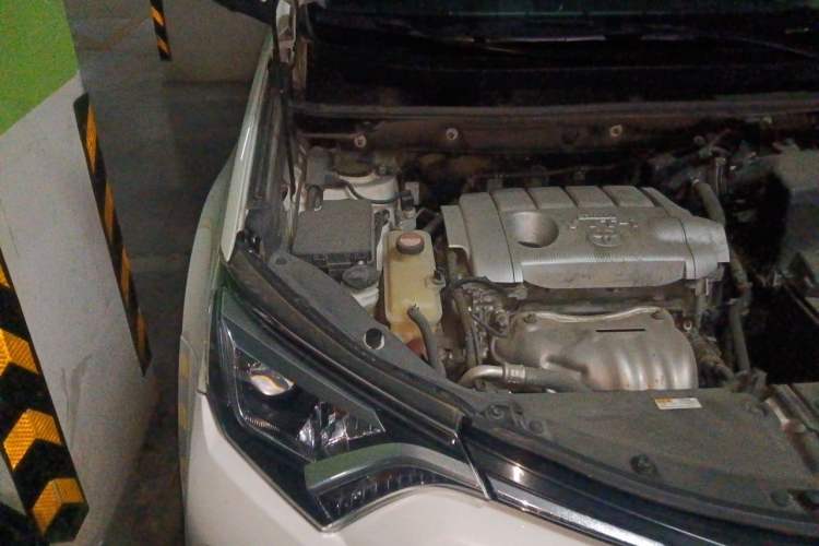 Used Toyota RAV4 2018 2.5L Automatic 4x4 Elite i Edition Engine Bay Right