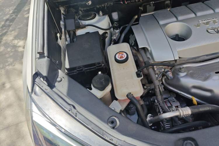 Used Toyota RAV4 2018 2.5L Automatic 4x4 Elite i Edition Engine Bay Right