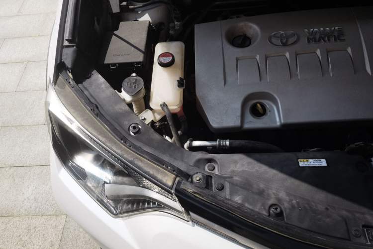 Used Toyota RAV4 2018 2.0L CVT Two-Wheel Drive Fashion X Edition Engine Bay Right