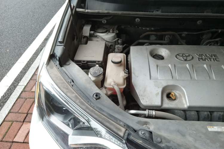 Used Toyota RAV4 2018 2.0L CVT Two-Wheel Drive Fashion X Edition Engine Bay Right
