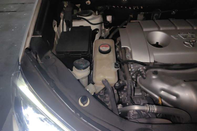 Used Toyota RAV4 2018 2.5L Automatic 4x4 Elite i Edition Engine Bay Right