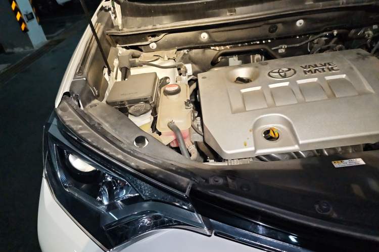 Used Toyota RAV4 2018 2.0L CVT Two-Wheel Drive Fashion X Edition Engine Bay Right