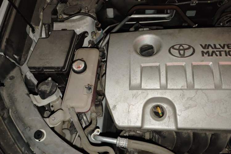 Used Toyota RAV4 2018 2.0L CVT Two-Wheel Drive Fashion X Edition Engine Bay Right