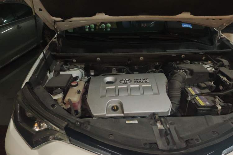 Used Toyota RAV4 2018 2.0L CVT Two-Wheel Drive Fashion X Edition Engine Bay Right