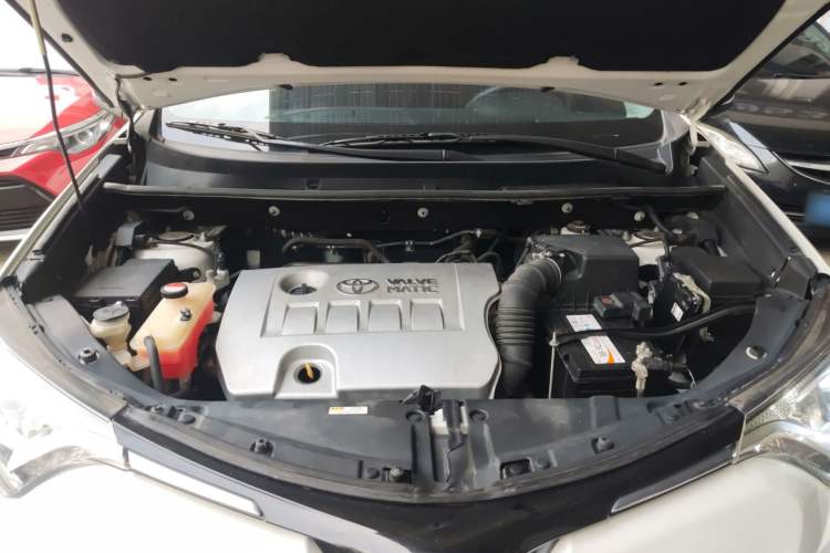 Used Toyota RAV4 2018 2.0L CVT Two-Wheel Drive Fashion X Edition Engine Bay