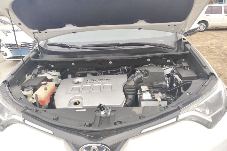 Used Toyota RAV4 2018 2.0L CVT Two-Wheel Drive Fashion X Edition Engine Bay