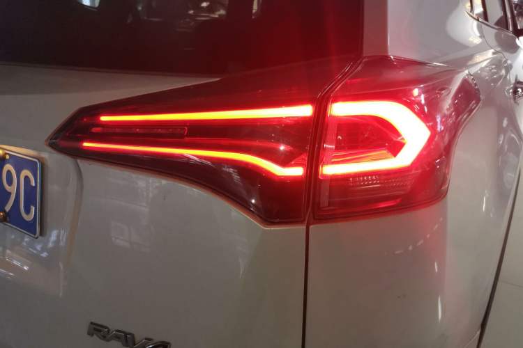 Used Toyota RAV4 2018 2.0L CVT Two-Wheel Drive Fashion X Edition Exterior 1