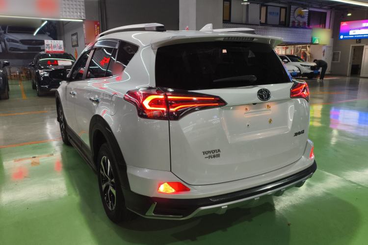 Used Toyota RAV4 2018 2.0L CVT Two-Wheel Drive Fashion X Edition Exterior 2