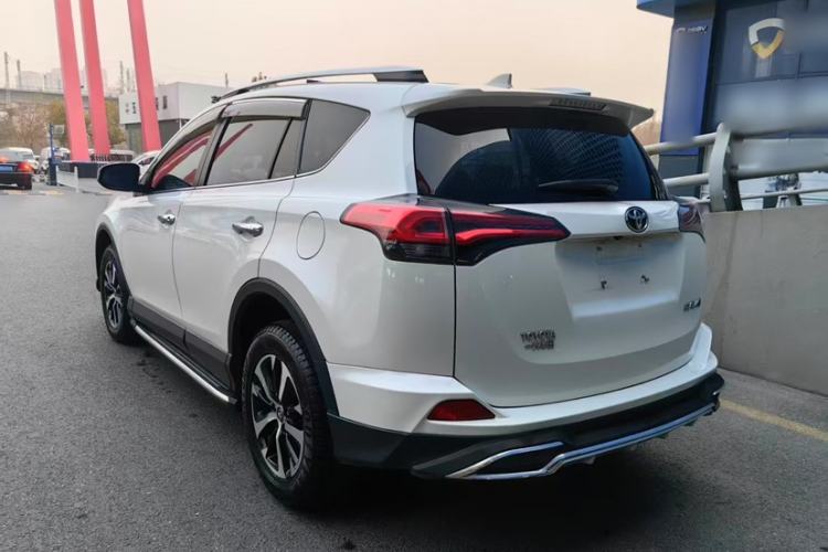 Used Toyota RAV4 2018 2.0L CVT Two-Wheel Drive Fashion X Edition Exterior 3