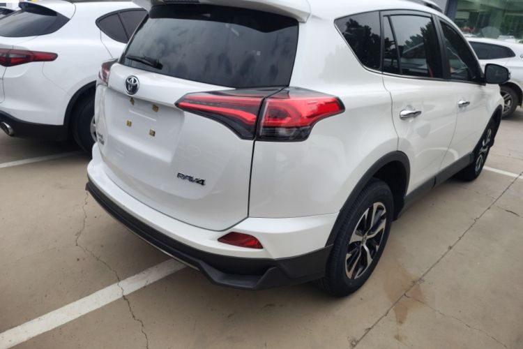 Used Toyota RAV4 2018 2.0L CVT Two-Wheel Drive Fashion X Edition Exterior 3