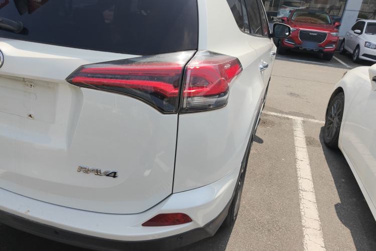 Used Toyota RAV4 2018 2.0L CVT Two-Wheel Drive Fashion X Edition Exterior 3