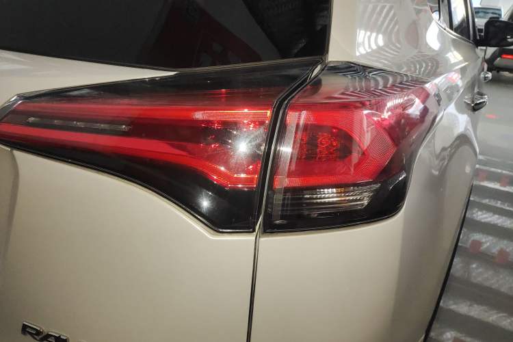 Used Toyota RAV4 2018 2.5L Automatic 4x4 Elite i Edition Exterior 3