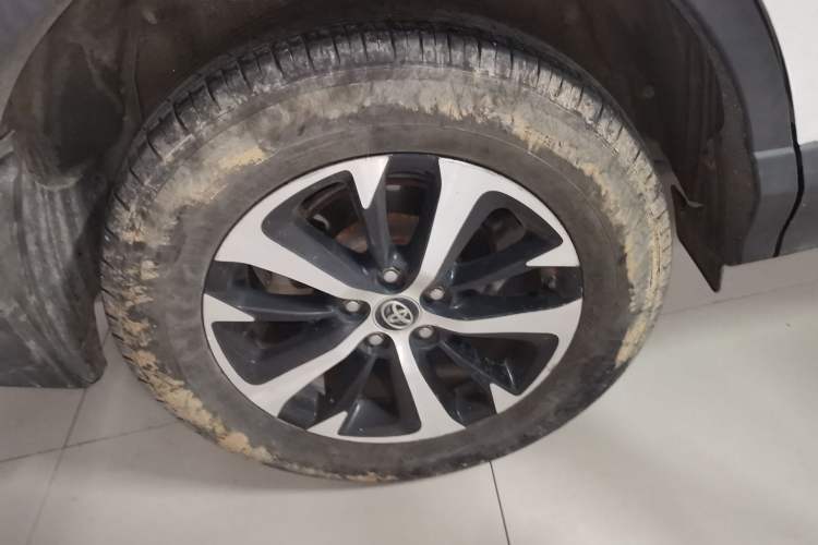 Used Toyota RAV4 2018 2.0L CVT Two-Wheel Drive Fashion X Edition Exterior 3