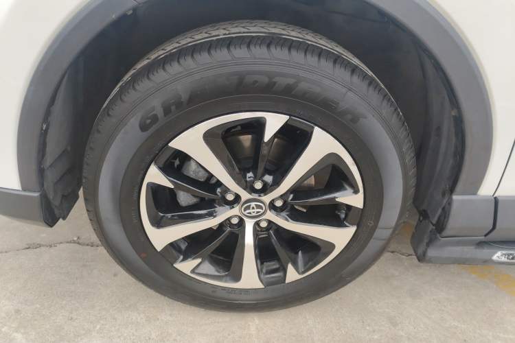 Used Toyota RAV4 2018 2.0L CVT Two-Wheel Drive Fashion X Edition Exterior 4