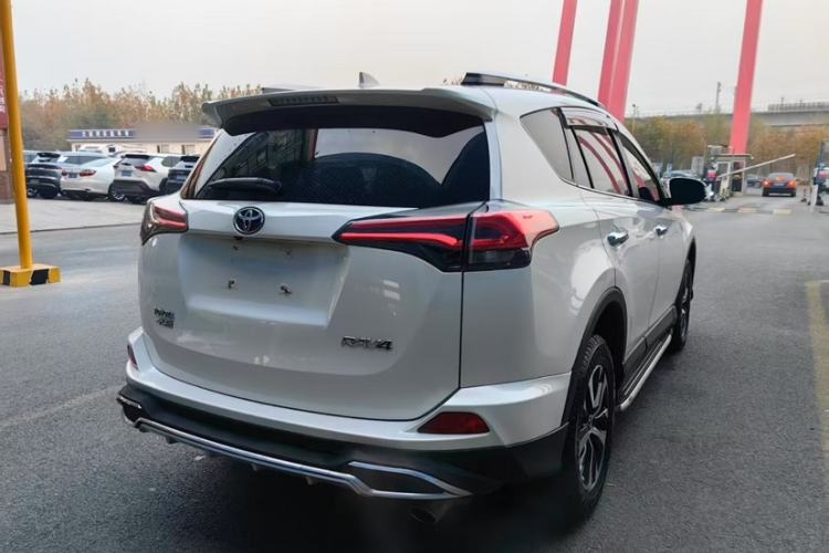 Used Toyota RAV4 2018 2.0L CVT Two-Wheel Drive Fashion X Edition Exterior 5