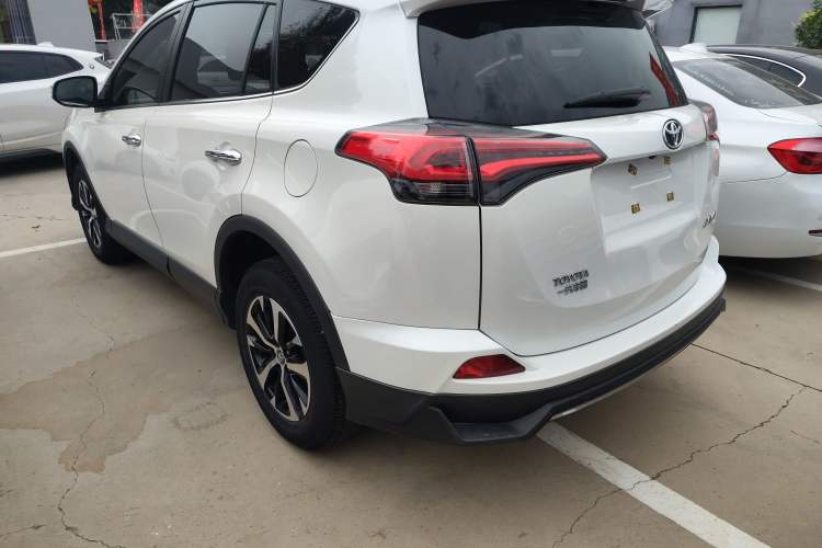 Used Toyota RAV4 2018 2.0L CVT Two-Wheel Drive Fashion X Edition Exterior 5