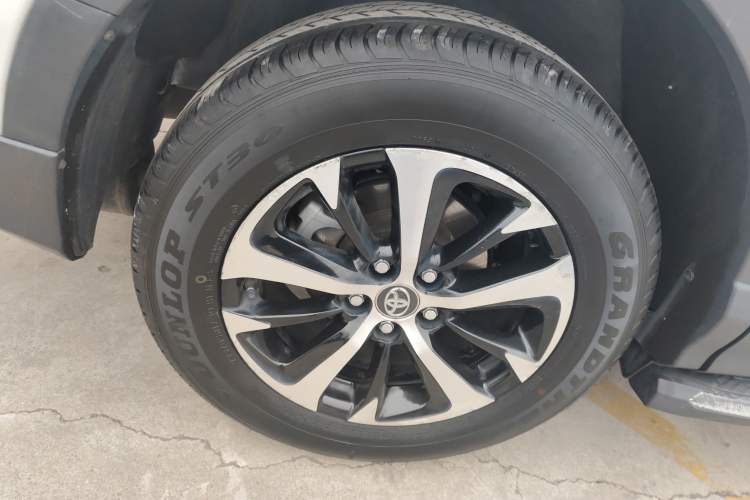 Used Toyota RAV4 2018 2.0L CVT Two-Wheel Drive Fashion X Edition Exterior 5