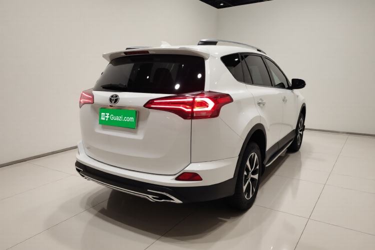 Used Toyota RAV4 2018 2.0L CVT Two-Wheel Drive Fashion X Edition Exterior 5