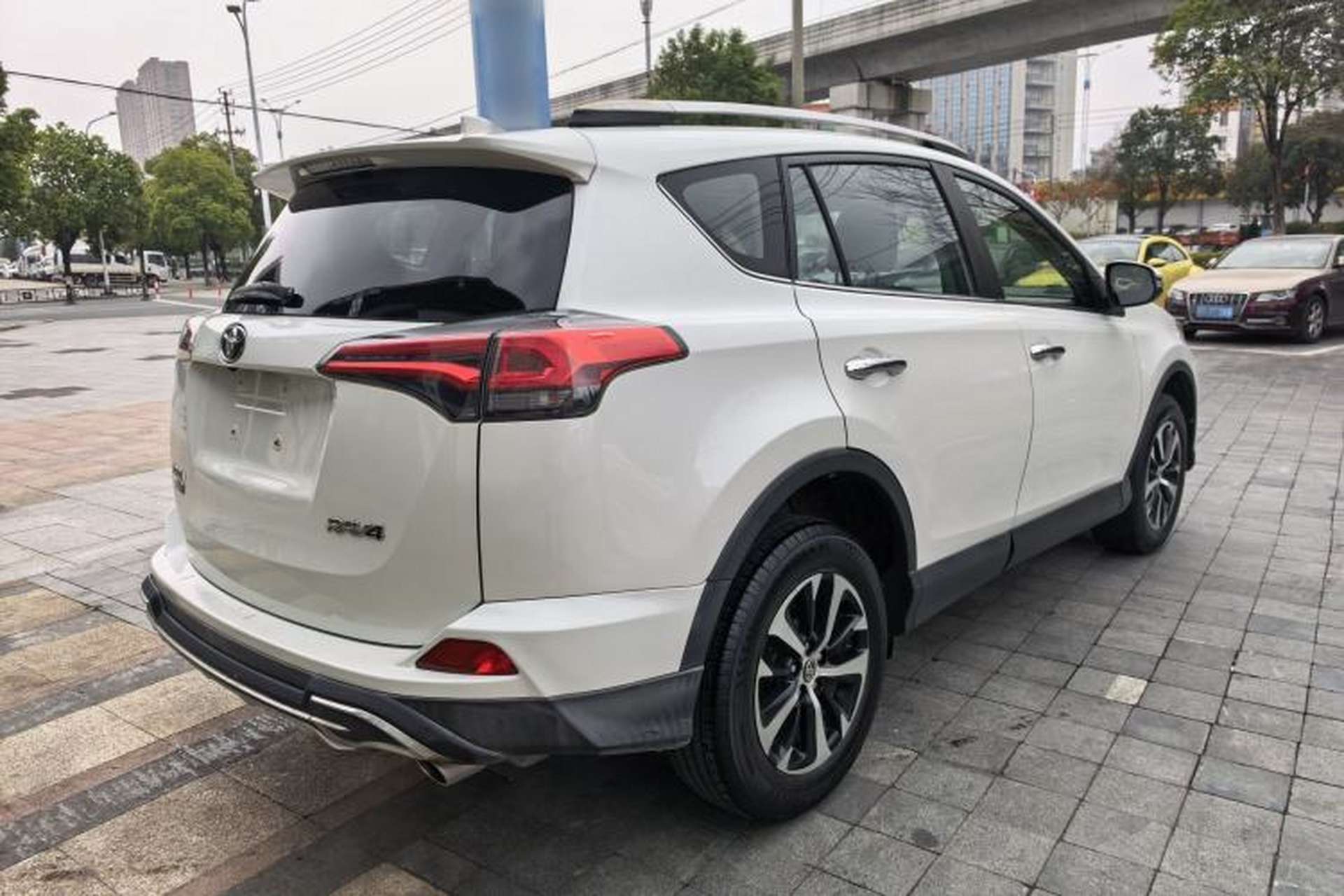 Used Toyota RAV4 2018 2.0L CVT Two-Wheel Drive Fashion X Edition Exterior 6