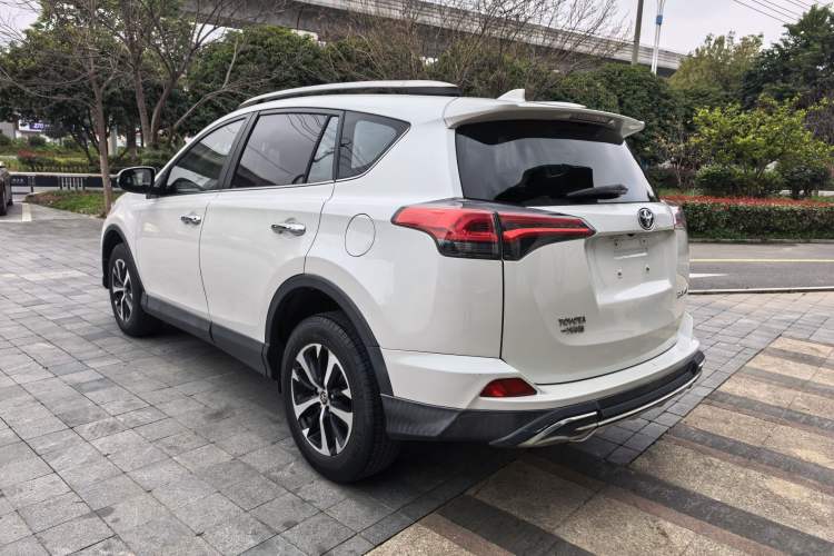 Used Toyota RAV4 2018 2.0L CVT Two-Wheel Drive Fashion X Edition Exterior 8