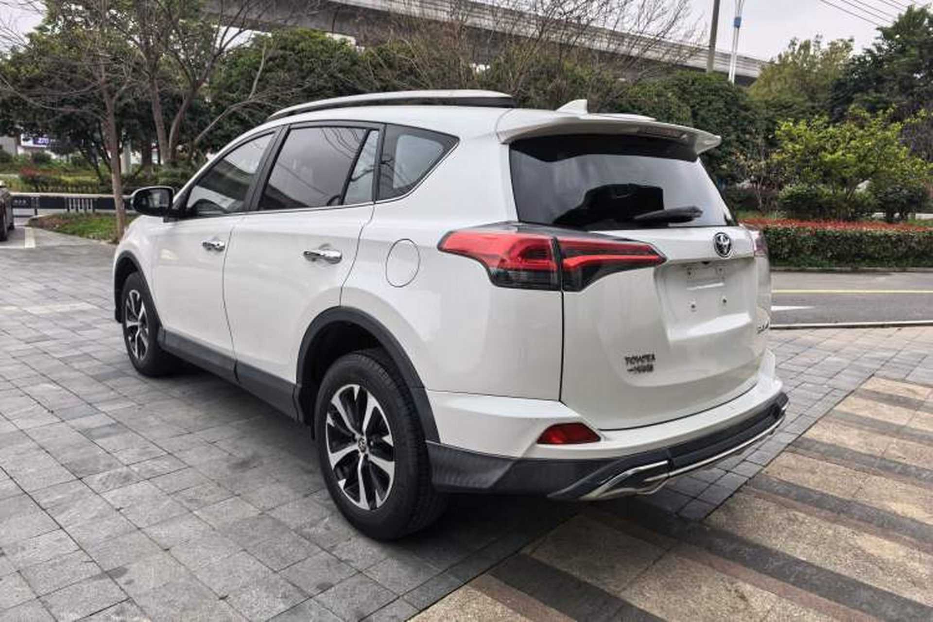 Used Toyota RAV4 2018 2.0L CVT Two-Wheel Drive Fashion X Edition Exterior 8