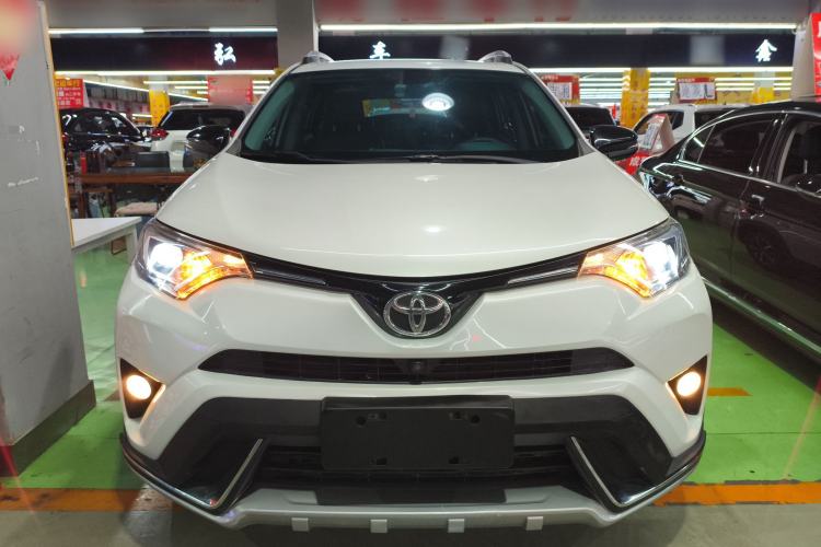 Used Toyota RAV4 2018 2.0L CVT Two-Wheel Drive Fashion X Edition Front