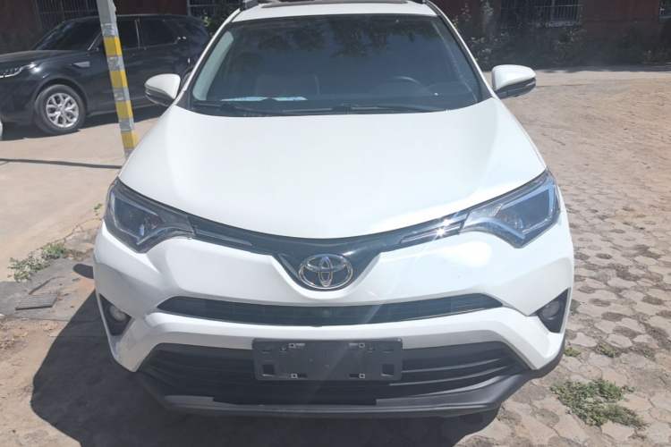 Used Toyota RAV4 2018 2.0L CVT Two-Wheel Drive Fashion X Edition Front