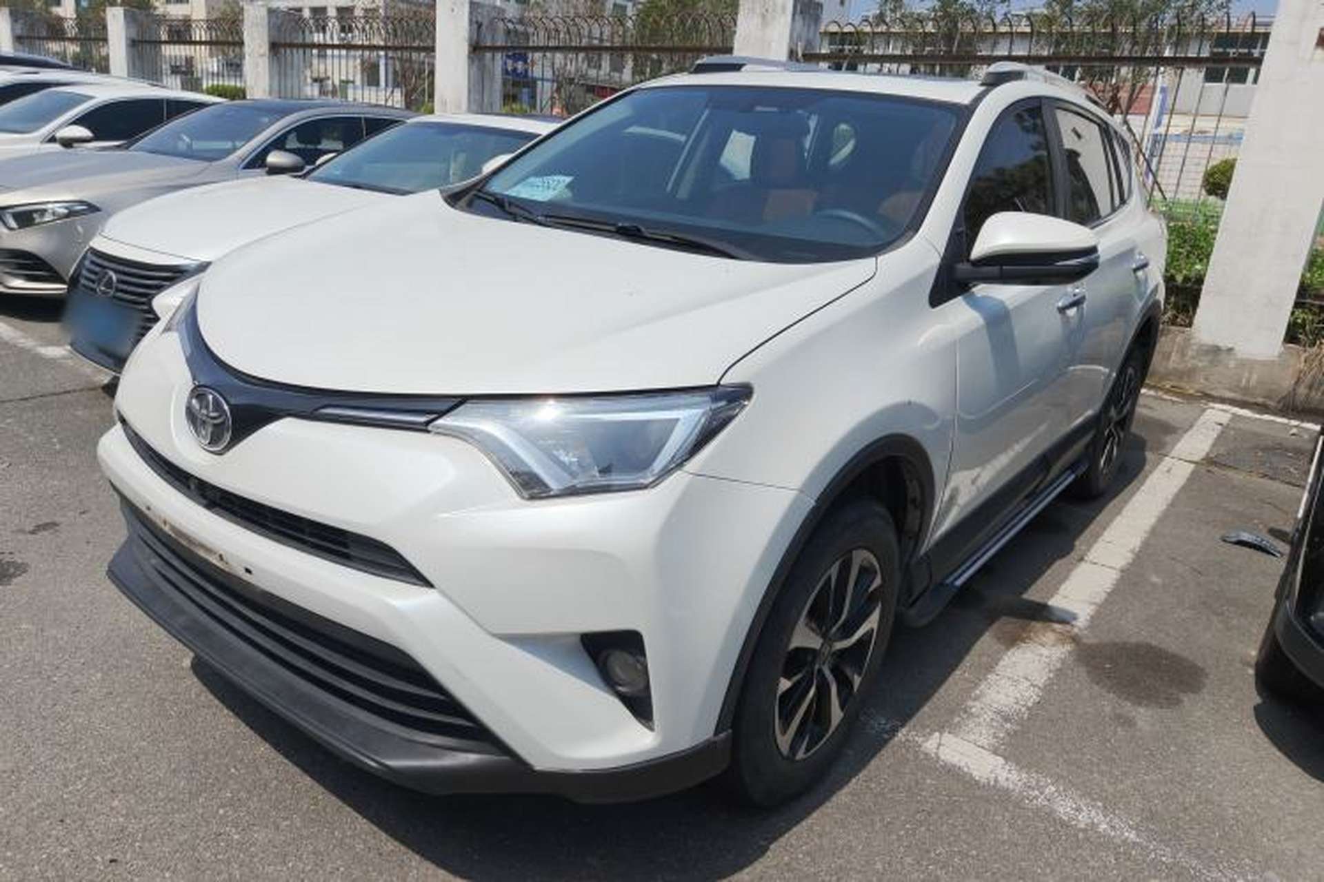 Used Toyota RAV4 2018 2.0L CVT Two-Wheel Drive Fashion X Edition Front Left 45 Deg